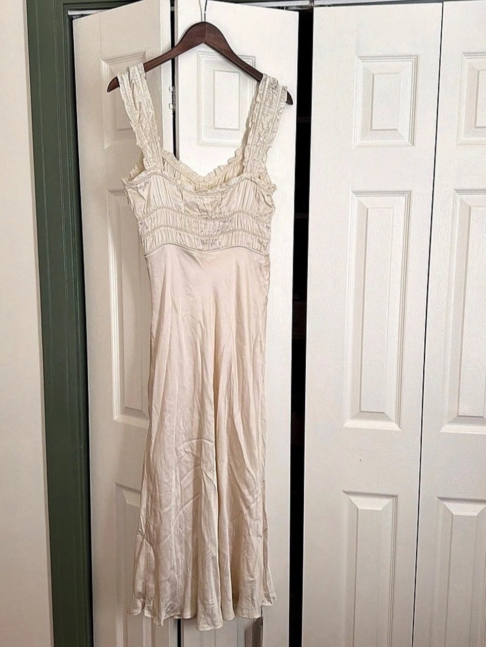 ASTR The Label Aurelia Satin Sweetheart Midi Dress Cream Medium